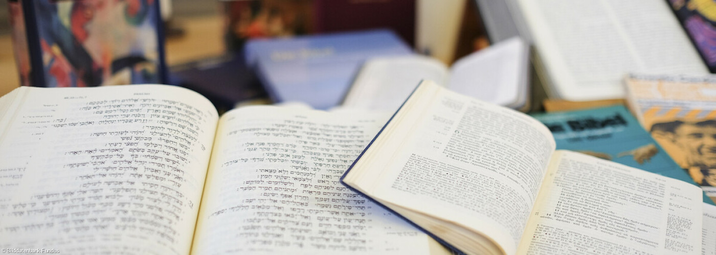 Altar mit Bibel #4