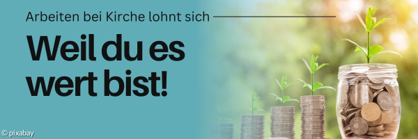 Gläser mit Münzen aus denen kleine Pflänzchen wachsen