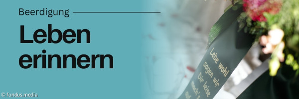 Blumenkranz mit Schleife für Grab