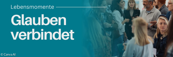 Personen, die miteinander im Gespräch sind und in einem kleinen Kreis stehen.