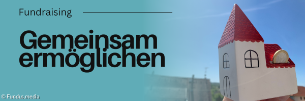 Kirche aus Porzellan und als Sparschwein in weiß mit rotem Dach.