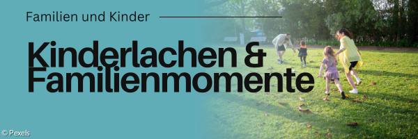 Erwachsene und Kinder laufen lachend über die Wiese.