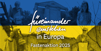 Ukraineflagge mit dem Motto der Fastenaktion darauf: "füreinander einstehen in Europa"