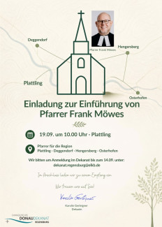 Einladung zur Einführung von Frank Möwes, grüner Kirchenumriss der auf der auf einer Karten mit den Orten Deggendorf, Plattling, Hengersberg und Osterhofen steht. Darüber ein Foto von Pfarrer Frank Möwes