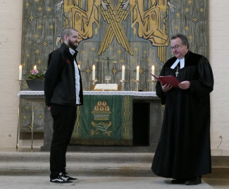 Dekan Jörg Breu entpflichtet Pfarrer Jakob Wanninger