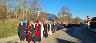 Festzug von der Arche Nittendorf zur Grundschule