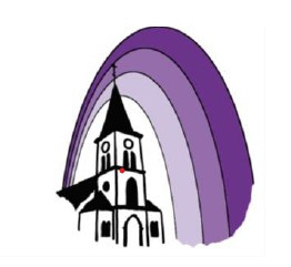 Kirche mit Regenbogen in Lila dahinter.