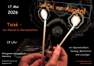 Zwei Hände mit Stabkerzen in der Hand, die die Dunkelheit erleuchten.